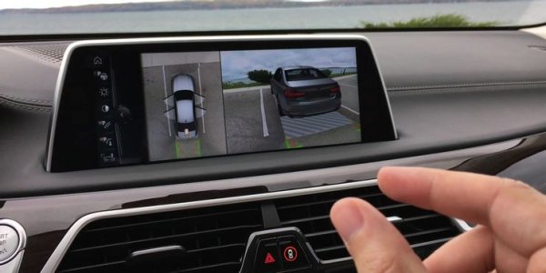 Днешните автомобили стават доста масивни. Например, новото BMW 3-Series е по-голямо от E39 5-Series. Един от начините, по който производителите решават този проблем, е чрез инсталиране на невероятно сложни системи от камери като начин за подпомагане на паркирането.
