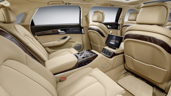 Audi A8 с шест врати 