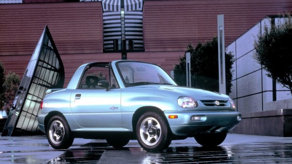 Друг виден автомобил от 90-те години на миналия век, който представлява кросоувър- кабриолет, по-точно, всъдеход с каросерия тарга. Благодарение на успешния дизайн, дори сега този модел не изглежда като 25-годишен. Между другото, колата се произвежда само три години - 1995 до 1997 г.