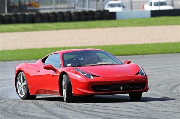 Кадри от конкурса Britain&rsquo;s Best Driver&rsquo;s Car 2010 на Аutocar. Победител е Porsche 911 GT3 RS.