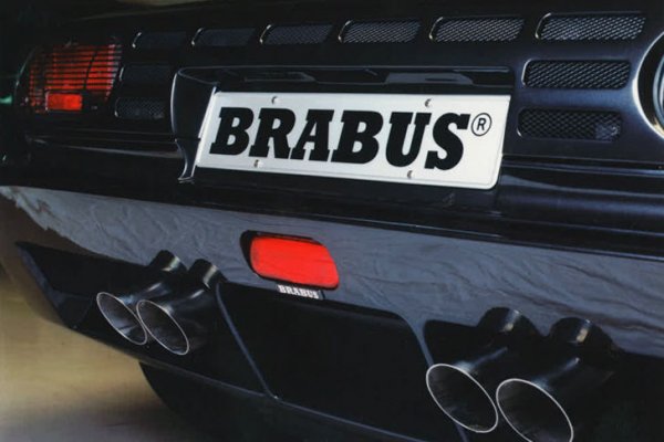 Освен Mercedes, Brabus е ‘пипвал’ модели и на други марки, като най-интересна е може би заигравката на немската тунинг фирма с Bugatti. Произведено само в две бройки Bugatti EB 110 Brabus е една от най-редките исторически суперколи. Четирите ауспухови тръби, няколко Brabus стикери и синята тапицерия са единствените подобрения по Bugatti-то. Двигателят е недокоснат 3,5-литров V12 с четири турбокомпресора и над 600 к.с.
