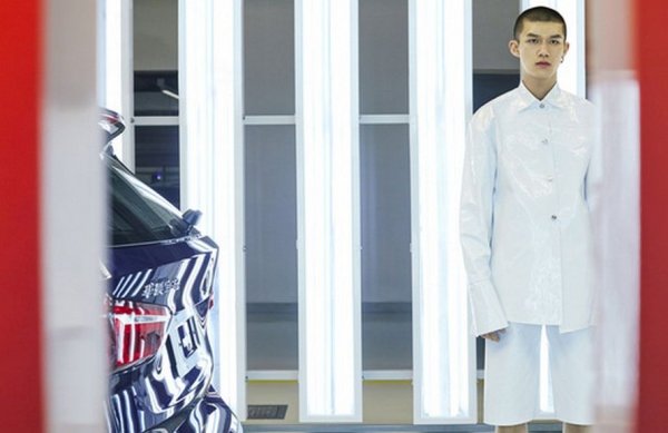 Производство през 2024:284 045 автомобила
Промяна спрямо 2023: -7.8%

Теси (което буквално значи "западно от жп линията") е сателитно градче на Шънян - "градче" само в китайския смисъл на думата, защото населението е почти колкото на София. Тук се правят по-компактните модели за китайския пазар. 

