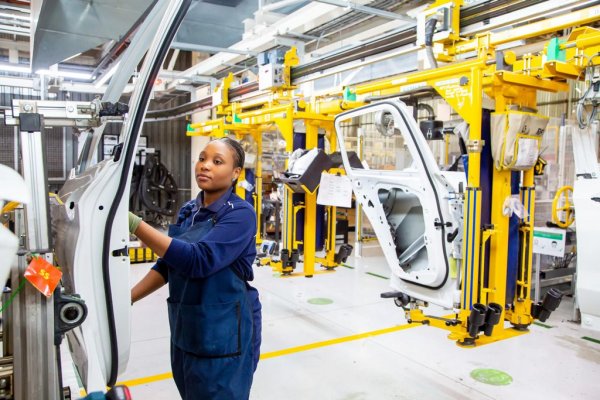 Производство през 2024: 55 516 автомобила
Промяна спрямо 2023: -18.6%

Южноафриканският завод на BMW е вече с богата история. Днес заводът, на трийсетина километра от столицата Претория, произвежда X3 за пазарите в Европа, Африка и части от Азия. 
