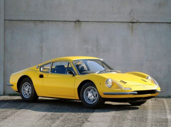 Създадено като почит към рано отишлия си син на Енцо Ферари, Dino е една от първите класики в гаража на Клептън и според мълвата той бил в него, докато съчинявал Layla. Явно обаче не е било любимата му кола, защото през 2017 музикантът го продаде за около 1 милион долара. 
С двулитровия си алуминиев V6 и 160 коня това действително не е най-бързото Ferrari в историята. 
