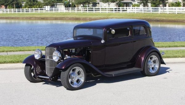 Бавната ръка не е чужд и на увлечението по американския тунинг (както впрочем недвусмислено заявява и в песента си I&rsquo;ve Got a Rock &lsquo;n Roll Heart).  
Този Ford Victoria е оборудван с двигател Rousch V8 и е старателно възстановен в оригиналното си състояние. Колата е създадена от Едсел Форд, сина на стария Хенри, и е струвала 495 долара - доста изгодно дори по времето на Голямата депресия. Днес струва пак толкова, но с още три нули отзад. 
