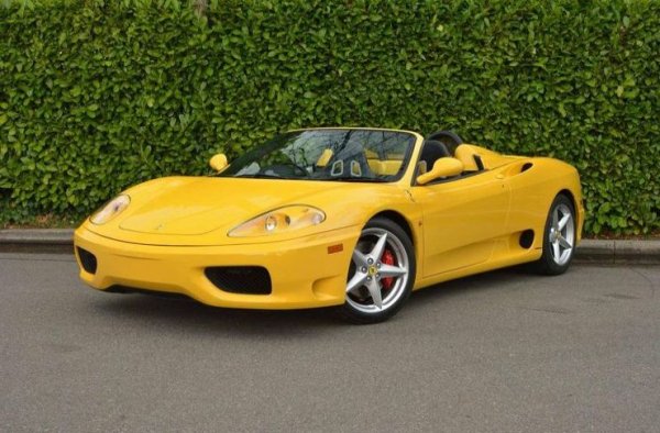 При проектирането на тази кола италианците си партнираха с Alcoa, за да произведат изцяло алуминиево шаси, с 40% по-голяма устойчивост на усукване от това на предшественика 355, и в същото време с 28% по-леко. 3.6-литровият V8 развива 395 конски сили. 
