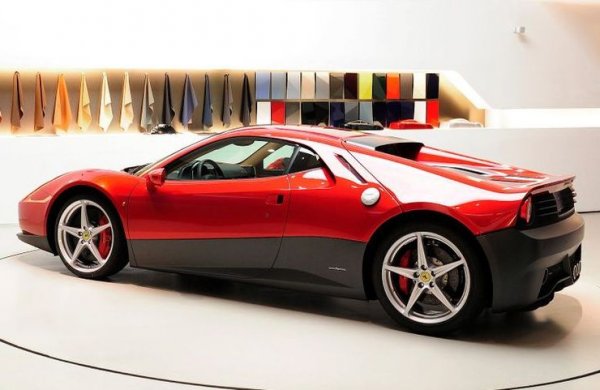 Трудно може да се намери по-рядко Ferrari от това, което компанията е създала специално за теб самия. SPC-12 &ldquo;EC&rdquo; означава Special Project Car 12, Eric Clapton - не само уникат, но и доста солидна инвестиция, 4.7 милиона долара. Самият Клептън е участвал в разработването на дизайна. 
Колата е вдъхновена оту някогашното Berlinetta Boxer и базирана върху Ferrari 458 Italia, чиято платформа използва. 

