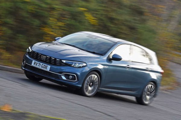 Последното Tipo има просторен интериор и голям багажник, но минусите му са много повече на брой. Возията му е разочароваща, качеството на интериора е евтино, а остатъчните стойности са лоши. 