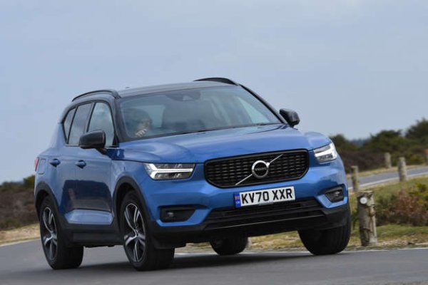 Volvo XC40 съчетава голямо пространство за пътниците и практичен багажник с качествен интериор и първокласна безопасност. Това означава, че не само купувате изключително желан продукт, но и такъв, който е подкрепен с нужните качества. Най-смисленият вариант е T3, докато plug-in хибридът T4 е чудесен избор за шофьорите на служебни автомобили. 