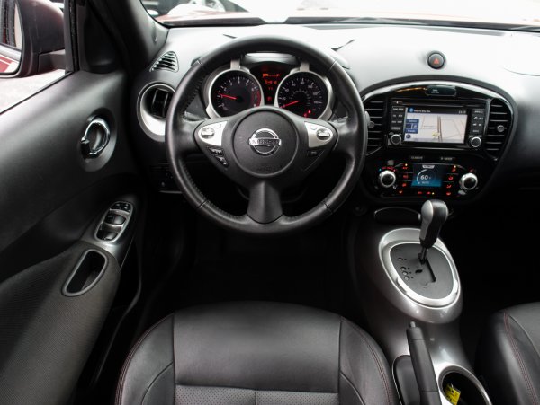 Скоростната кутия е много важна при избора на автомобила. Много хора смятат, е вариаторните, а също така и роботозираните трансмисии, са добър избор, но само докато колата е в гаранция. Това кара купувачът сериозно да се замисли, ако трябва да избира автомобил с подобен агрегат.

Примери за подобно нещо има достатъчно. Сред тях са кросоувърите на Nissan - Juke или Qashqai.Те разчитат именно на CVT, като трудно може да се открие екземпляр на малко километри. Повечето от тях имат пробег по около 200 000 км, без скоростната кутия да им създава проблеми. Но хората се притесняват, че ресурсът на трансмисията е изчерпан и ще трябва да я ремонтират, което не е никак евтино.
