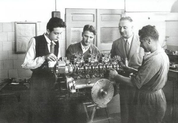 - Първородният син на Енцо е наречен Алфредо (на галено Дино) - на баща му и брат му, които умират от грипната пандемия през Първата световна война. Дино Ферари (на снимката вляво) обаче е с влошено здраве и още като юноша е диагностициран с влошаваща се мускулна дистрофия, от която си отива през 1956, едва навършил 24 години. 
