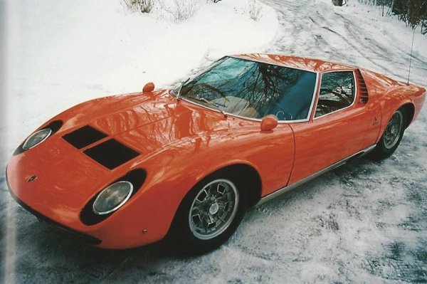 Колата бързо му омръзва и той я подарява на една от многобройните си приятелки, която я кара известно време, преди да я замени с по-нов Countach. През 2004 година автомобилът на Синатра беше продадена на търг за 150 000 долара.