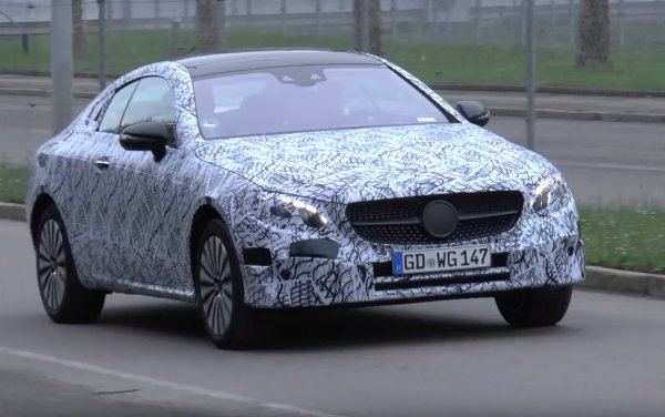 Премиерата на новото поколение на флагмана на компанията от Щутгарт е планирана за лятото на 2020 г. Следващият Mercedes-Benz S-Class ще получи огромен таблет на мултимедийната система, както и "умен" автопилот от трето ниво. Задвижването ще бъде предимно с хибридни силови агрегати, но версията S600 ще запази легендарния V12 двигател, който инженерите на марката са успели да адаптират към жестоките екологични изисквания.
