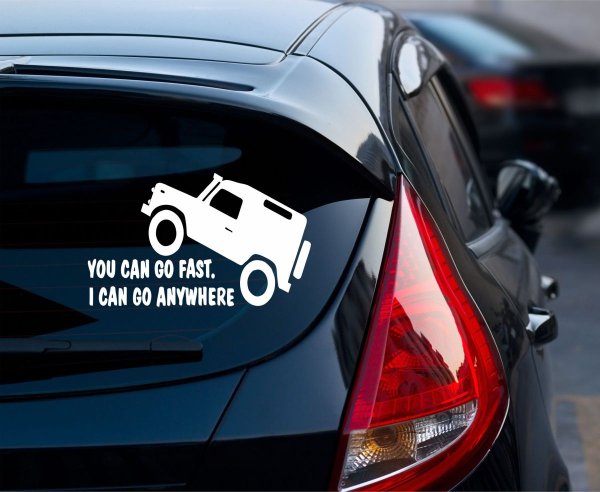 Стикерите, особено тези с умни надписи, понякога предизвикват смесени реакции сред служителите на реда. В някои случаи написаните фрази могат да бъдат обидни или нецензурни, а също така и доста провокативни.