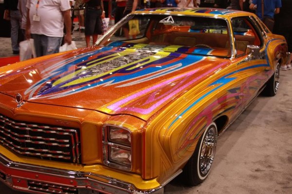 Има шофьори, които по някаква причина искат автомобилите им да изглеждат интересно за останалите и оцветяват някой детайл с ярка боя. Или път си плащат на специалисти, за да им нарисуват нещо на колата. Служителите на реда най-вероятно няма да харесат този начин на изразяване и ще го възприемат като опит от страна на водача да се открои в потока с цел пряко предизвикателство към общоприетите норми.