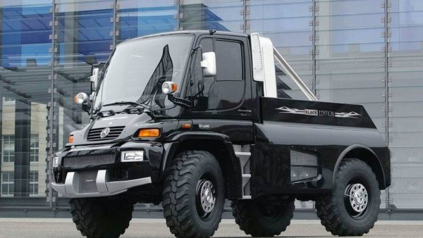 Най-безумният пример за пикап-гигант беше представен на автосалона в Дубай през 2005 година, като над него са работили експертите от тунинг-ателието Brabus. Товароподемността е 4,3 тона, а теглото на самия автомобил е 7,7 тона. Той се задвижва от 6,4-литров V8 с мощност 280 к.с., който работи с 8-степенна автоматична скоростна кутия.