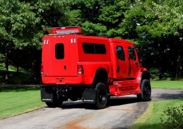 Задвижването на автомобила става с редови мотор с 6 цилиндъра и работен обем 8,3 литра, който развива 330 к.с. Той работи с автоматична скоростна кутия с 5 предавки. Пикапът е оценен на 230 000 долара, като в наши дни се произвежда от компанията Freightliner Specialty Vehicles.