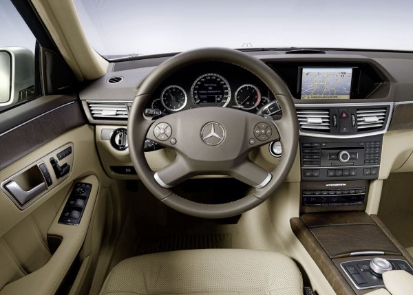 Не така обаче стоят нещата с трансмисията 7G-tronic - серия 722.9, която не може да се похвали с подобен пробег. Нейната основна слабост е отказването на хидроблока, както и честото прегряване, което може да създаде още по-сериозни проблеми.