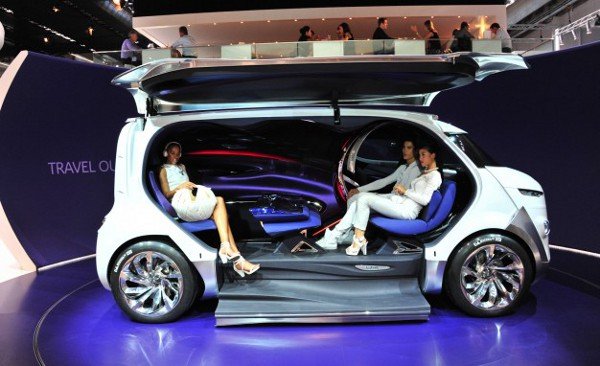 <p><strong>Най-добрите концепции на автомобили за 2011 </strong><br /><br />Citro&euml;n  Tubik - Този модел е направен, за да напомни за един от първите ванове  на пазара - Tub van от 1939. Новият Tubik е дълъг 4800 мм и широк 2080  мм. Височината му е 2050 мм. Предлага места за осем пътници. Движението  се подсигурява от хибридната система на PSA Peugeot-Citro&euml;n Hybrid4.<br /><br /><a href="http://www.automedia.bg/news/article_14095.html"><strong>ВИЖ ОЩЕ </strong></a></p><p>&nbsp;</p>