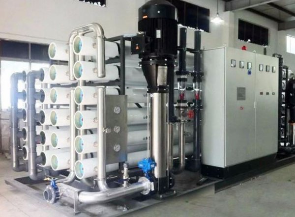 Всъщност да. На пазара, особено онлайн, могат да се открият и всевъзможни ментета. Най-често те са пригодени от препарати за селскостопанска употреба, и масово съдържат силициев диоксид - Е551, предотвратяващ образуването на бучки. Подобни ментета са фатални за фините инжектори на системата. 
За употреба в автомобила е годен само пречистен карбамид категория А, без каквито и да било добавки. 
