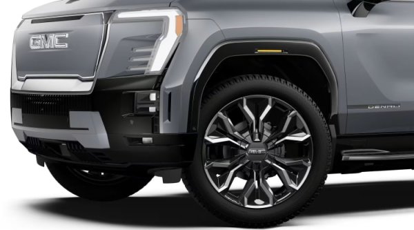 Като флагман на електрифицираното бъдеще на GMC, Sierra EV Denali е впечатляващ модел, както технологично, така и визуално. Джантите допълват смелия му стил, помагайки на пикапа да изглежда едновременно премиум и як. Предлага се в две версии: Extended (630 км пробег) и Max Range (744 км). Със задвижване на четирите колела и мощност до 754 к.с. в режим Max Power, това не е обикновен пикап, а луксозна машина с много практичност, мощност и технологии. 
