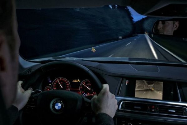 Планинските пътища често предполагат ограничена видимост и трудни маневри, които са опасни за извършване при дъждовно и мъгливо време, така че е важно предварително да се проучи прогнозата за времето, както и местния климат. Можете да обсъдите маршрута си с водачи или местни жители - те вероятно са добре запознати с проблемните участъци от пътя. По-добре е да започнете пътуване рано сутрин, така че видимостта да е максимална и да има по-малко превозни средства на пътя.