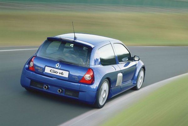 Всичко това противоречи напълно на концепцията за Clio, да не говорим, че автомобилът се оказва доста по-тежък и не толкова по-бърз като едно друго Clio от това поколение. В наши дни обаче този автомобил струва тонове пари, но продължава да се радва на сериозен интерес.