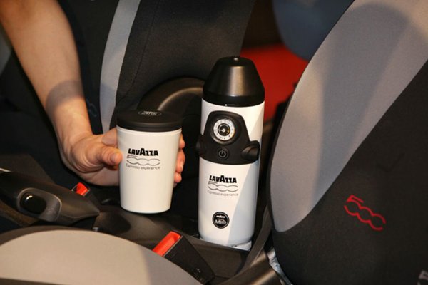 Fiat 500L с екстрата за приготвяне на кафе Coffee Experience