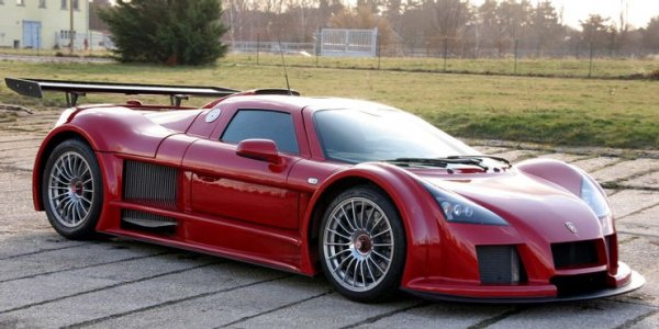 Моторът 4.2 V8 се поставя като на S4, така и на R8, като развива 450 к.с. При Apollo вече разполага с два турбокомпресора, като в зависимост от желанието на клиента, мощността е между 650 и 800 к.с.