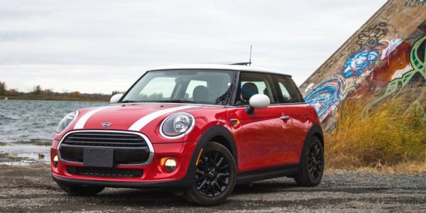 Тук едва ли ще има изненада, тъй като връзката между двете компании е ясна. Когато през 2014 година излезе BMW i8, то предизвика фурор със задвижването си. Основна роля в него играе 1,5-литровият турбомотор, взет от Mini, плюс електромотор. Това позволява мощността на суперкола и ниски вредни емисии.