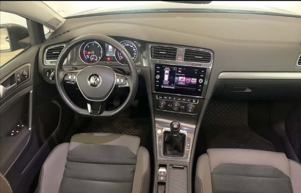 Плюсове: приятно возене, леко управление и луксозен интериор.

Минуси: не е толкова евтин като няко конкуренти, можеше да е по-просторен, има някои въпросителни относно надеждността.