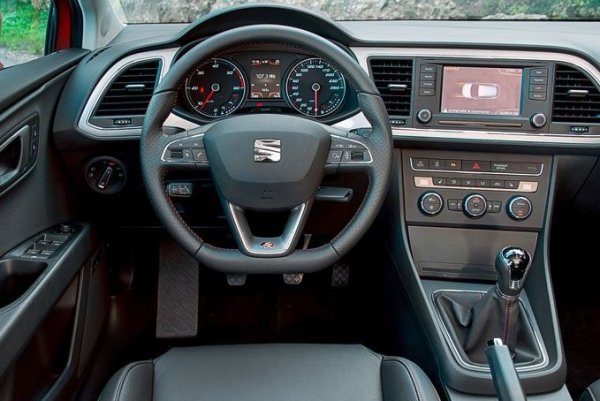 Плюсове:  приятен за каране, добре оборудван, достъпна цена и евтин ремонт.

Минуси: твърдо возия, не е толкова изискан като някои конкуренти, скучен интериор.