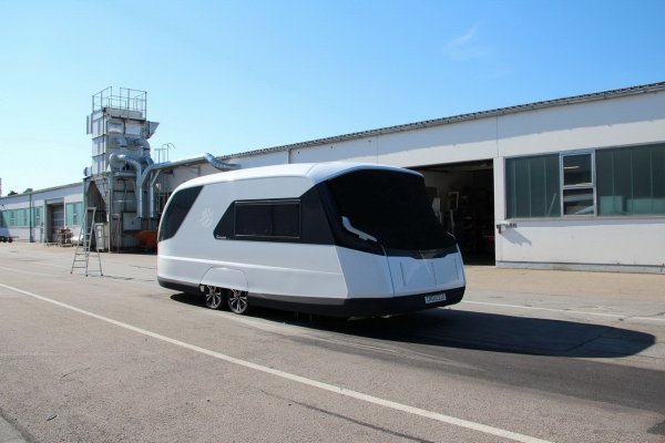 Knaus Tabbert Caravisio - концептуална каравана, вдъхновена от яхтите 