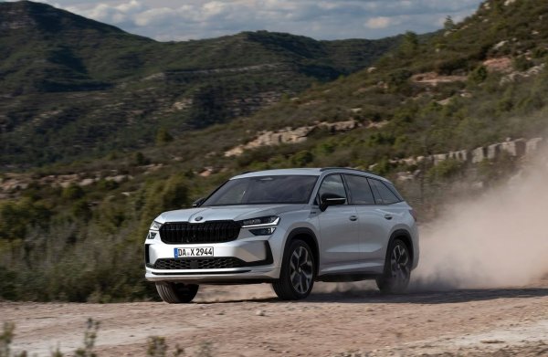 Kodiaq се счита за "интелигентен семеен SUV", но неговият 1.5 TSI с ACT (където цилиндрите се изключват) често носи главоболия на собственика. Най-честите оплаквания са вибрации на празен ход, спонтанно изключване на двигателя и повишен разход на масло след 70 000-80 000 км.