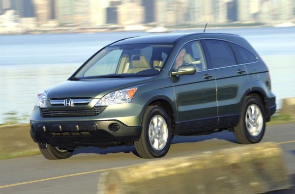 Семеен кросоувър, който си спечели репутацията на надежден спътник при дълги пътувания. Атмосферните бензинови двигатели i-VTEC могат да издържат 500 000 км или повече, без никаква намеса от стракд на мехакици. CR-V е популярен заради комфорта и лесното намиране на резервни части. 