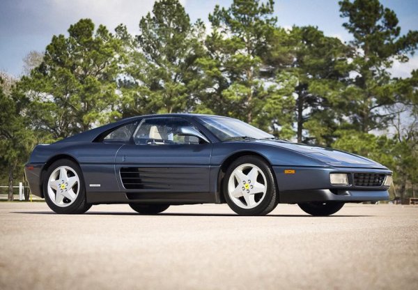 Мнозина вероятно няма да се съгласят, че тази кола е провал. Тя обаче има един огромен проблем и той се казва NSX - с твърде пролетарската емблема на Honda. Парадоксалното е, че лекият и впечатляващ като пътно поведение &bdquo;японец&ldquo; със средно разположен V6 мотор е по-технологичен, по-бърз и по-евтин от италианската суперкола, която е оборудвана с V8 двигател.