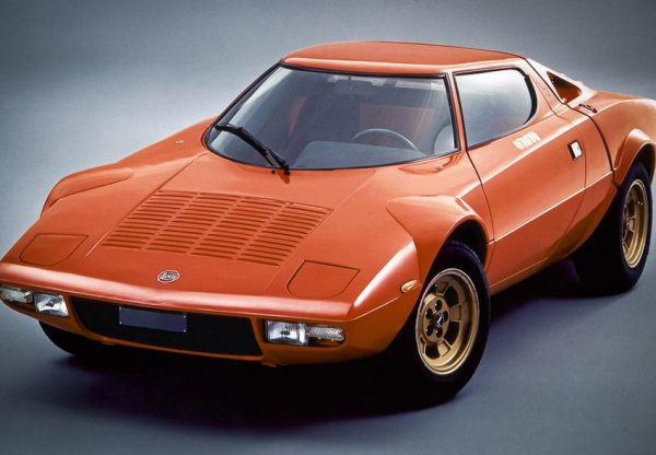 Мнозина фенове на бързите коли, най-вече от Италия, със сигурност ще оспорят включването на този автомобил в подобен списък. Произвежданата от 1972 до 1978 г. машина отдавна се е превърнала в легенда. От нея са направени 492 бройки, като тя остави ярко следа в световните ралита. В реалния живот обаче този автомобил е безполезен и дори опасен.