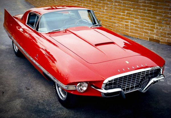 Ако има конкурс за &bdquo;най-уродливо Ferrari&rdquo;, то определено той няма да бъде спечелен от Dino, а от едно странно купе, разработено от ателието Carrozzerria Ghia през 1955 г. Произведени са само 35 бройки от 410 Superamerica, като повечето с каросерия на Pininfarina. Версията Ghia попада по силното влияние на американската &bdquo;космическа&ldquo; епоха на дизайна от този период, което я прави още по-грозна.