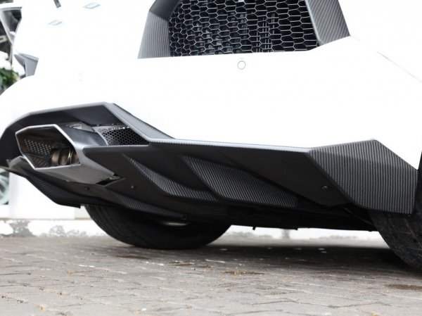 Aventador by Capisto