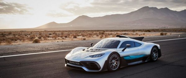Първата серия от хиперколата Mercedes AMG One беше разпродадена много бързо, въпреки че всяка бройка струва около 3,3 млн. долара. Моделът е проектиран, за да представлява "пътническа версия" на автомобил от Формула 1, като се очаква доставките до клиентите да започнат догодина.