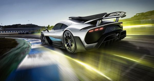 Хиперколата се задвижва от 1,6-литров V6 турбодвигател, който се използва от болида на Mercedes-AMG във Формула 1 през 2015 година. Той работи с 3 електромотора, като съвкупната мощност е 1064 к.с. Ускорението от 0 до 100 км/ч отнема 2,7 секунди, а максималната скорост е 350 км/ч.