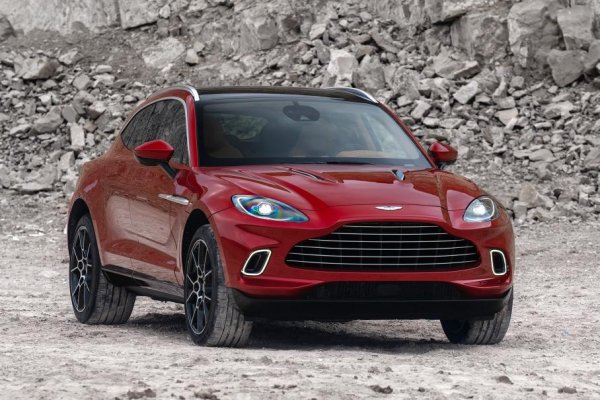 За 20 години Aston Martin стана независим производител, като пусна доста успешни модели (DB9), но имаше и провали (Cygnet). Марката завърза партньорски отношения с Daimler, а сега основните модели в нейната гама са Vantage и DB11. Могат да се поръчат екзотичните Rapid AMR и DBS Superleggera, подготвят се и суперколите Valkyrie, Valhalla и Vanquish. Много се залага и на кросоувъра DBX, чието излизане предстои през лятото. Заради коронавируса продажбите паднаха с 60%, но през миналата година резултатът е 4269 продажби, което е 4 пъти повече от 2000 г. 