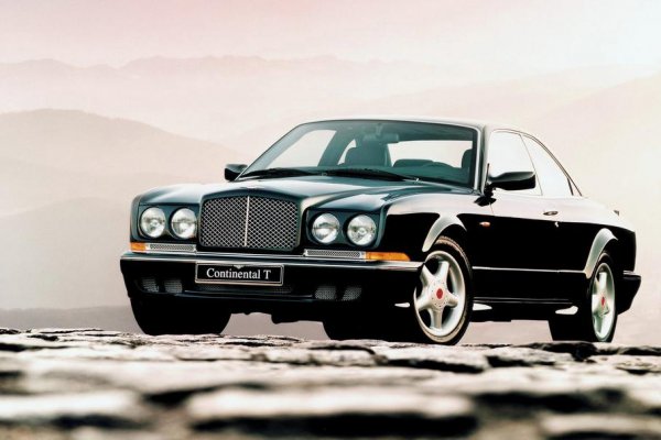 Прогресът на Bentley е впечатляващ, тъй като през 2000 г. британците са продали 1469 коли. Проблемът е, че по това време е остарялата гама, в която влизат Arnage, Azure и Continental. През 1998 г. брандът става собственост на VW Group и постепенно се появяват Continental GT, Flying Spur и Mulsanne, както и екзотичното купе Brooklands.