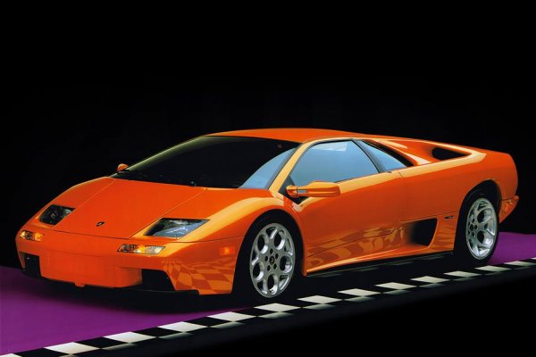 През 1998 г. фирмата Lamborghini влезе в семейството на Volkswagen, а неин непосредствен опекун стана компанията Audi. Към този момент италианската марка предлага само един автомобил Diablo. И понеже следващият модел &ndash; Murcielago, излиза през 2001 г., то резултатите за 2000 г. са едва 296 продажби.