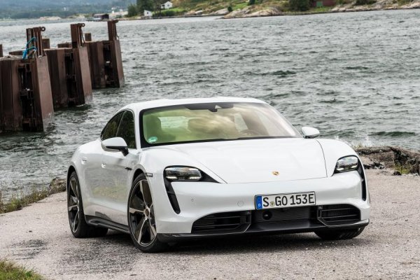 Не е тайна, че сред сегашните премиум-марки именно Porsche записва най-сериозни успехи. Въпреки, че в гамата на производителя няма бюджетни модели като 914 или 924, продажбите непрекъснато растат. През 2019 г. компанията записва 280 800 продажби, което е 6 пъти повече от 2000 г. Клиентите харесват новото 911, а и електрическият Taycan се радва на стабилен интерес.