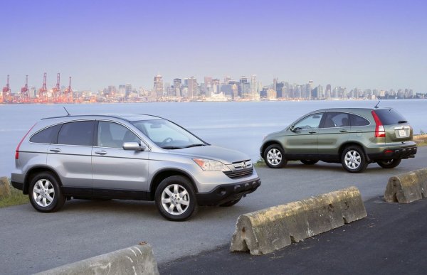 CR-V от това поколение е ценен заради просторния си интериор, икономичния и в същото време издръжлив двигател 2.0 i-VTEC и безпроблемната автоматична скоростна кутия. Окачването може да издържи дори по по-лоши пътища, а каросерията е добре защитена от корозия.