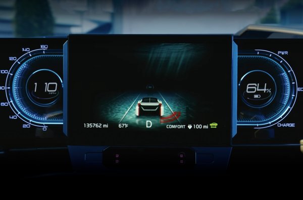 За удоството отговаря &bdquo;умна&ldquo; прибираща се маса с вградена клавиатура от страната на пътника и 13-литрова жабка, която се отваря по параболична траектория. 