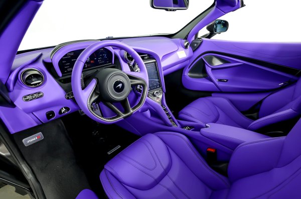 Скандалната вътрешна украса не винаги е от полза. Отделът на McLaren Special Operations отговаря за персонализирането на моделите на британската компания, като е готова да изпълни всяко желание на клиента - например може да комбинира тъмна каросерия със светъл интериор. 