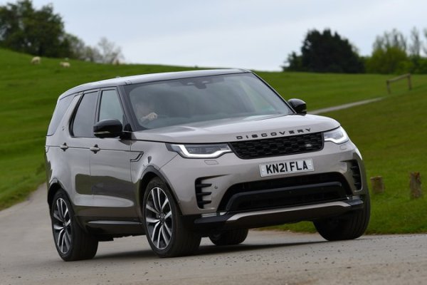 Рейтинг на надеждност - 70,7% 

Надеждността не е силна страна на Land Rover, като марката има 6 модела в списъка, а Discovery е най-лошият от всички. Проблемите засягат най-често каросерията (18%), а също така електрическата система извън двигателя, 12-волтовата батерия, климатика, спирачките, горивната система, информационно-развлекателната система и окачването. Само 71% от ремонтите са по гаранция, а в 5% от случаите поправката е струвала межзу 1001 и 1500  лири. Близо половината развалени коли &ndash; 47%, са прекарали в сервиза над седмица.