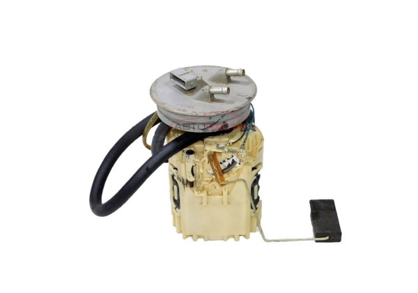 Сред митове, разпространявани от шофьорите е и този, че сменяте помпата, не можете да инсталирате по-мощна, тъй като прекомерното налягане ще я повреди.

Това са празни приказки. Налягането, създавано от електрическата горивна помпа, е по-високо от това, което наистина е необходимо - технологичният марж е необходим за стабилна работа дори при максималните условия на шофиране на автомобила. Така че прекомерно високото налягане не може да повреди нищо, тъй като в горивния модул е ​​инсталиран регулатор на налягането (той също е байпасен клапан). Помпата работи нормално и излишното гориво се връща обратно в резервоара.